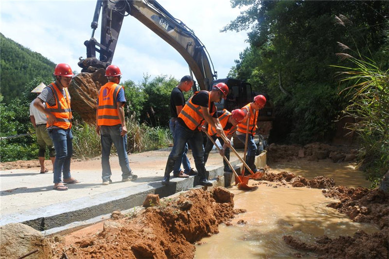 福建易順建筑工程有限公司提供技術(shù)人員和設(shè)備幫助祖墩鄉(xiāng)進(jìn)行災(zāi)后重建